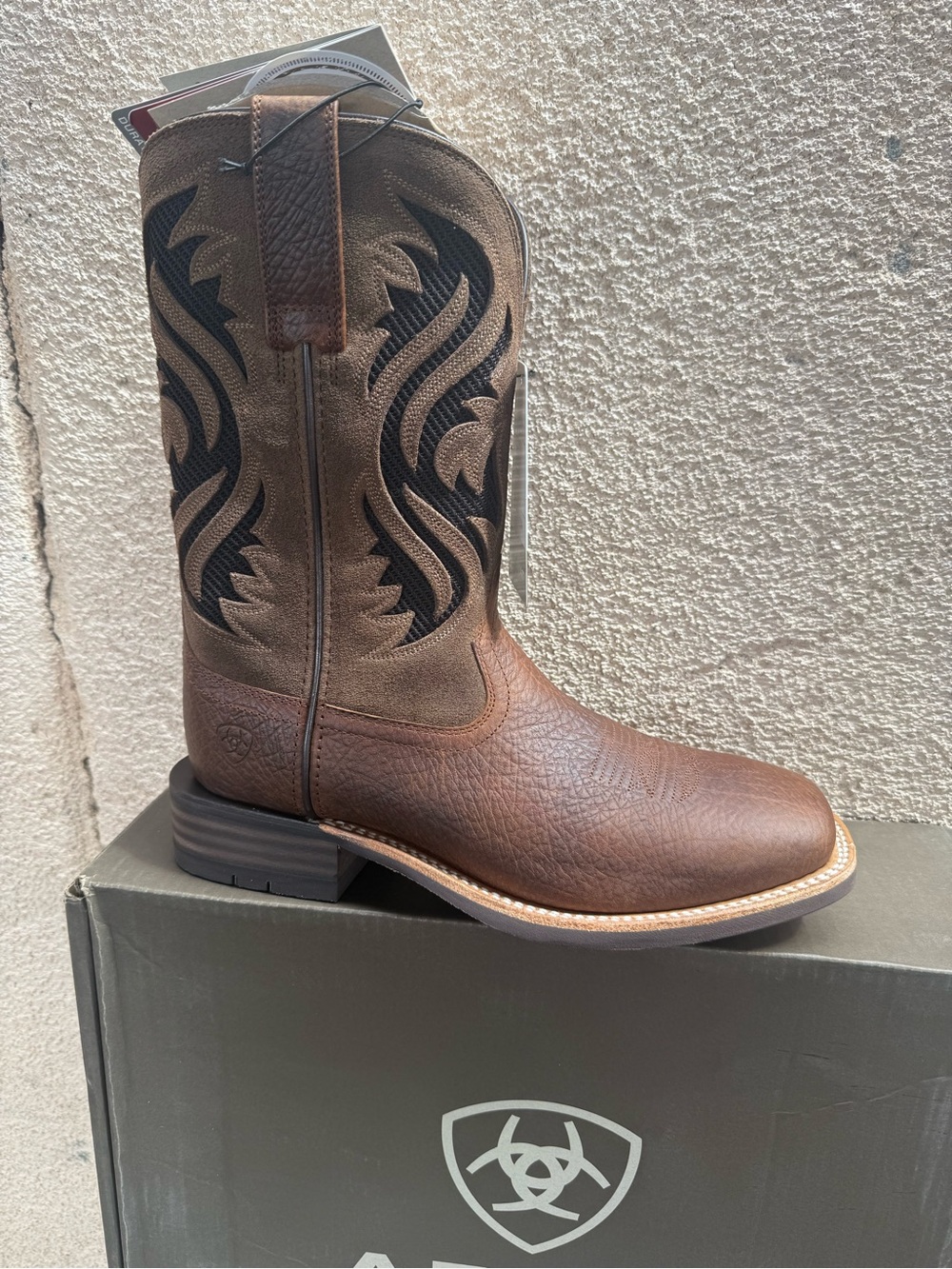 Ariat Men's cowboy boots wide square toe Kanyon Toughstock ventek medium with